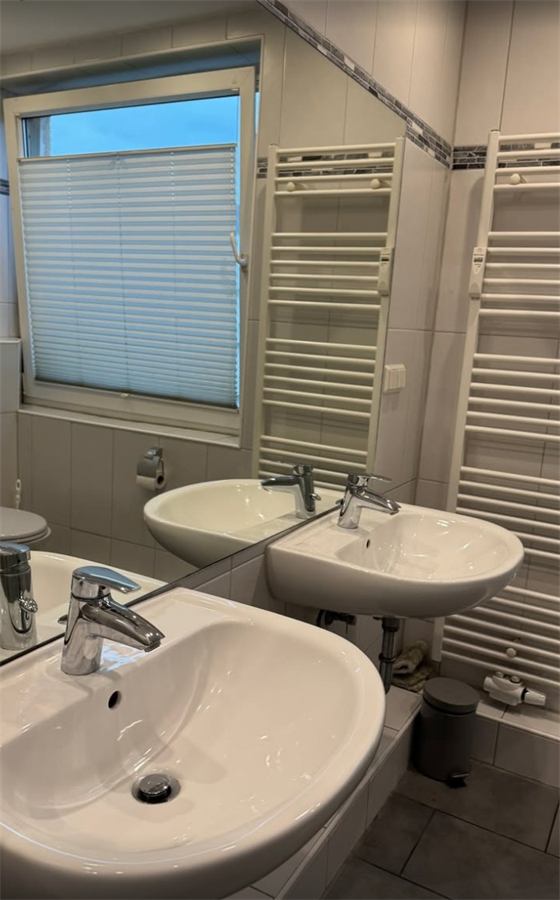 Blitzsauberes Badezimmer nach der Reinigung