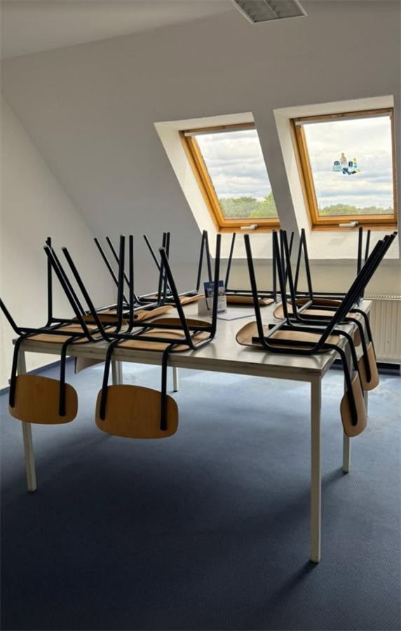 Konferenzraum eines Gewerbekunden nach der Reinigung
